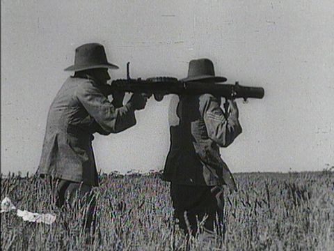 two men holding a Lewis Gun in the Great Emu War in Australia